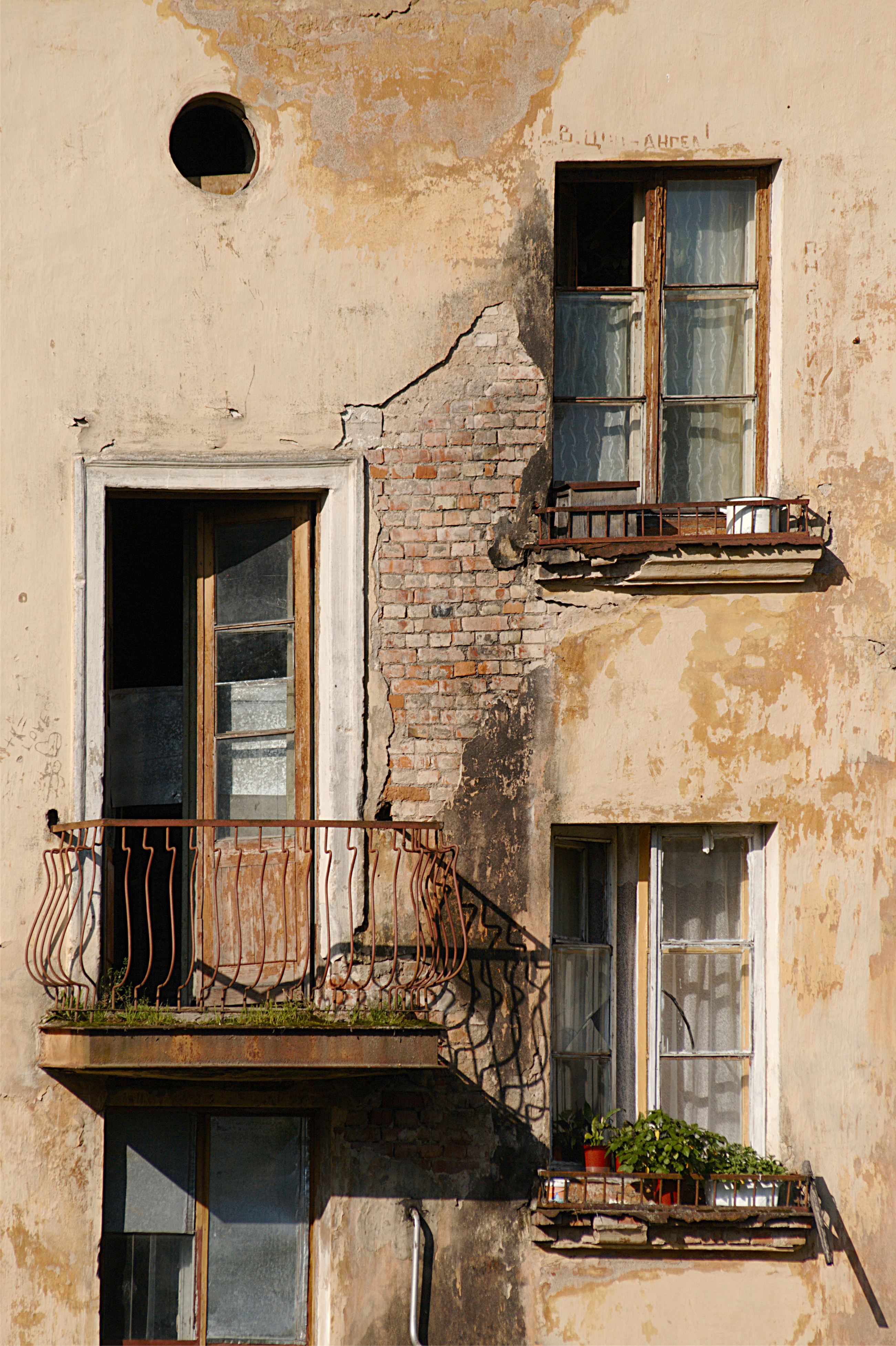 Rustic side building with balcony